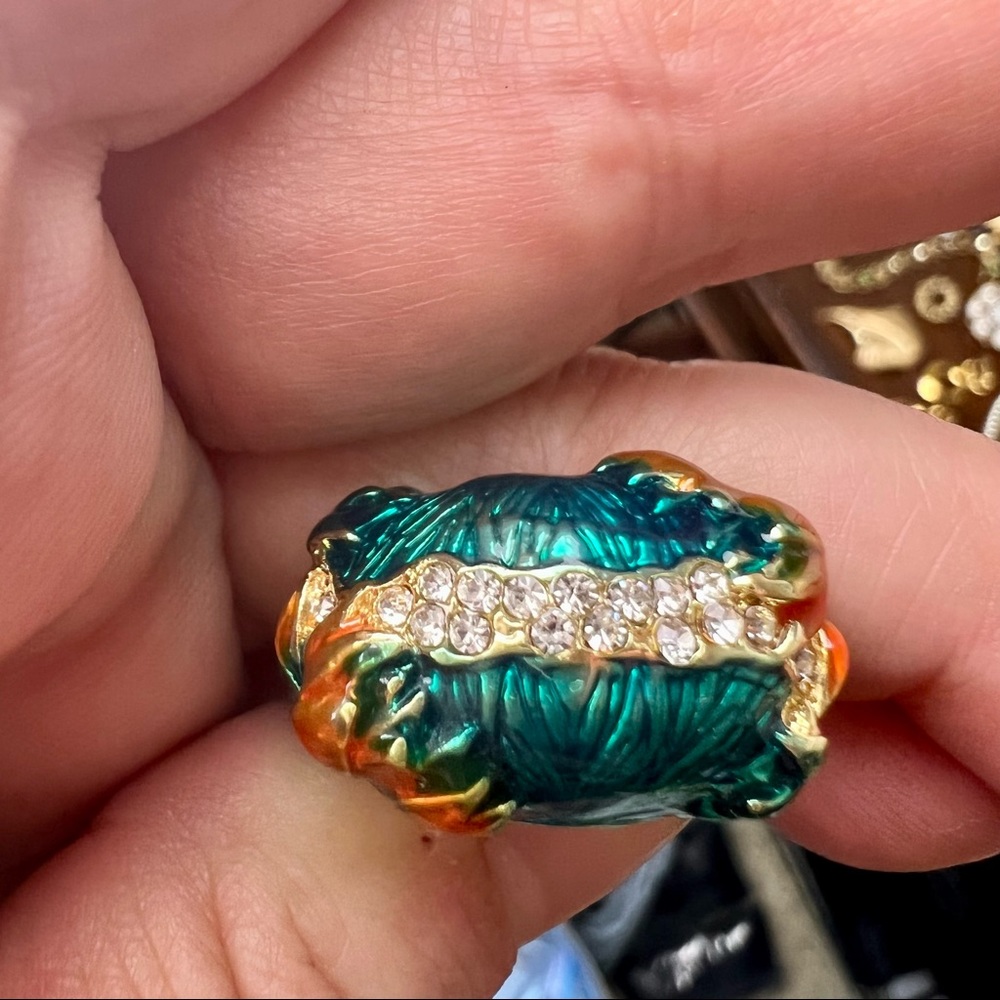 💰2/$45 NEW Teal lotus flower & rhinestones enamel domed gold ring - Picture 5 of 8